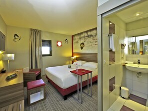 Premium bedding, pillow-top beds, desk, blackout curtains - ibis Styles Castres (Castres)