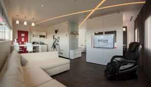 Suite, 1 King Bed, Non Smoking (Relax) | Private kitchenette | Coffee/tea maker - Ramada Encore by Wyndham Puebla (Coronango)