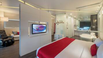 Suite, 1 King Bed, Non Smoking (Relax) | In-room safe, desk, laptop workspace, soundproofing