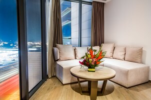 Superior-huone | Oleskelualue | Taulutelevisio