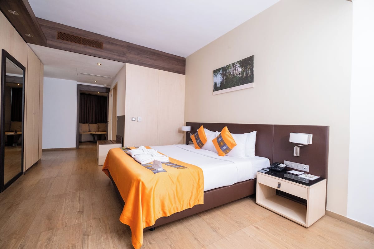 Superior Room | Egyptian cotton sheets, premium bedding, minibar, in-room safe