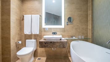 Ashley | Kamar mandi | Shower, perlengkapan mandi gratis, pengering rambut, dan sandal