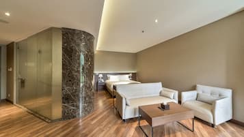 Ashley | 1 bedroom, premium bedding, in-room safe, desk