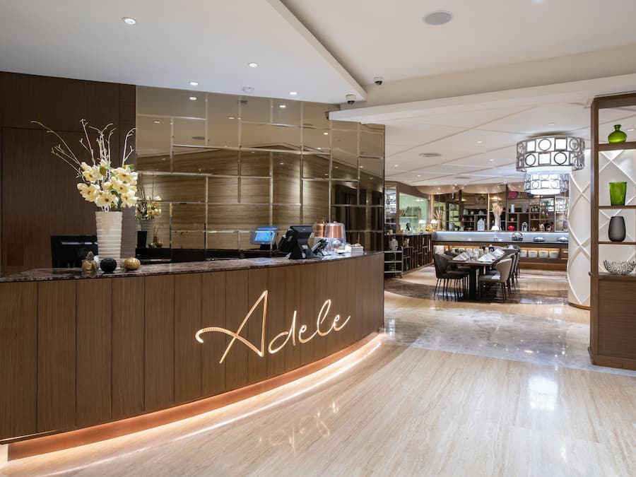 Se sirven desayunos, almuerzos y cenas; cocina internacional