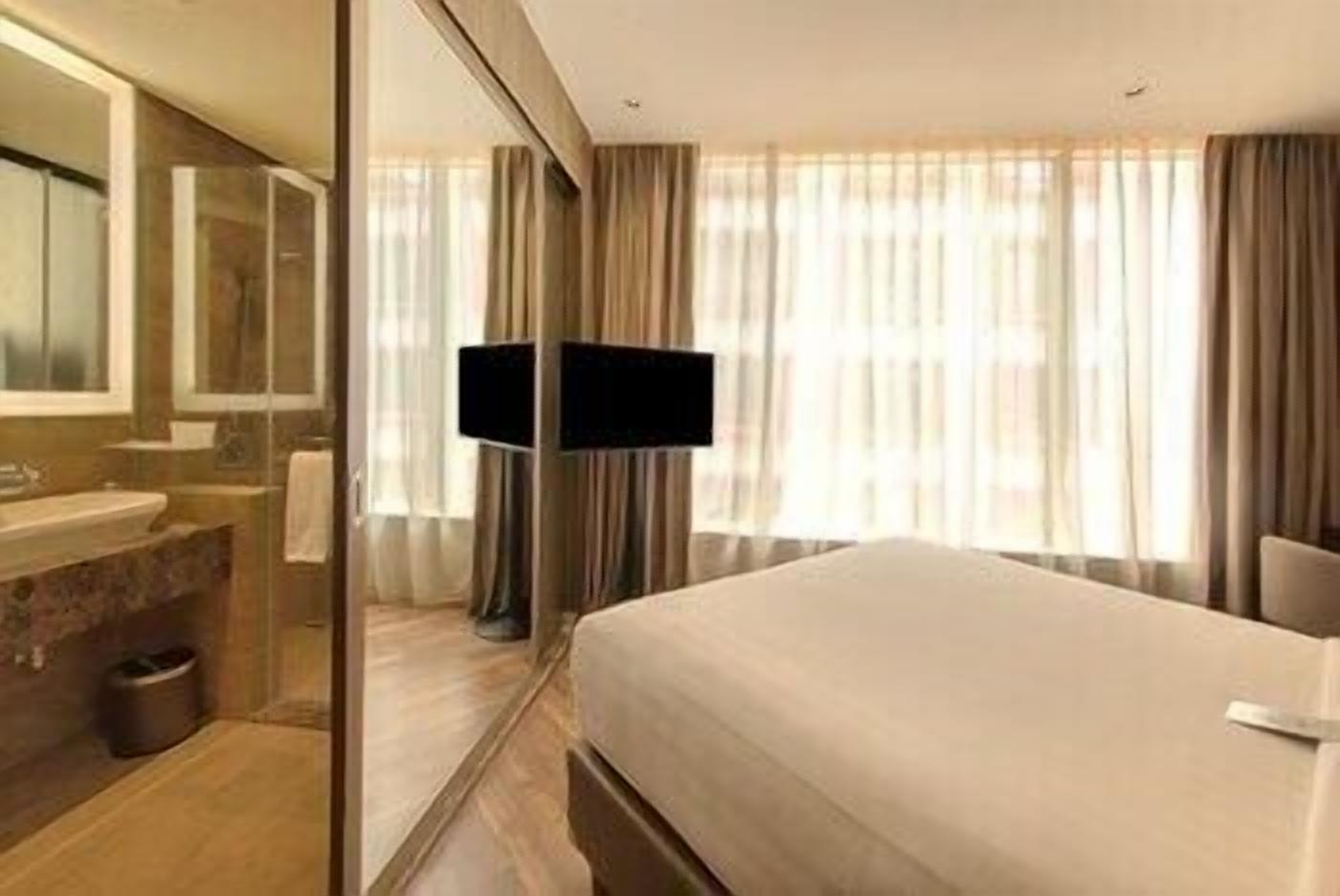 1 bedroom, premium bedding, in-room safe, desk
