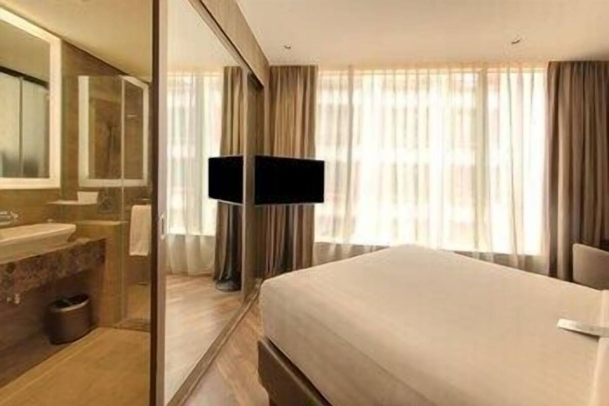 1 bedroom, premium bedding, in-room safe, desk