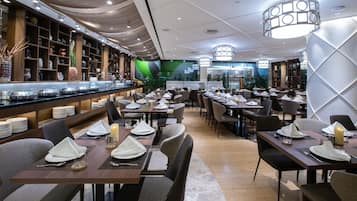 Sarapan prasmanan setiap hari (IDR 169400 per orang)