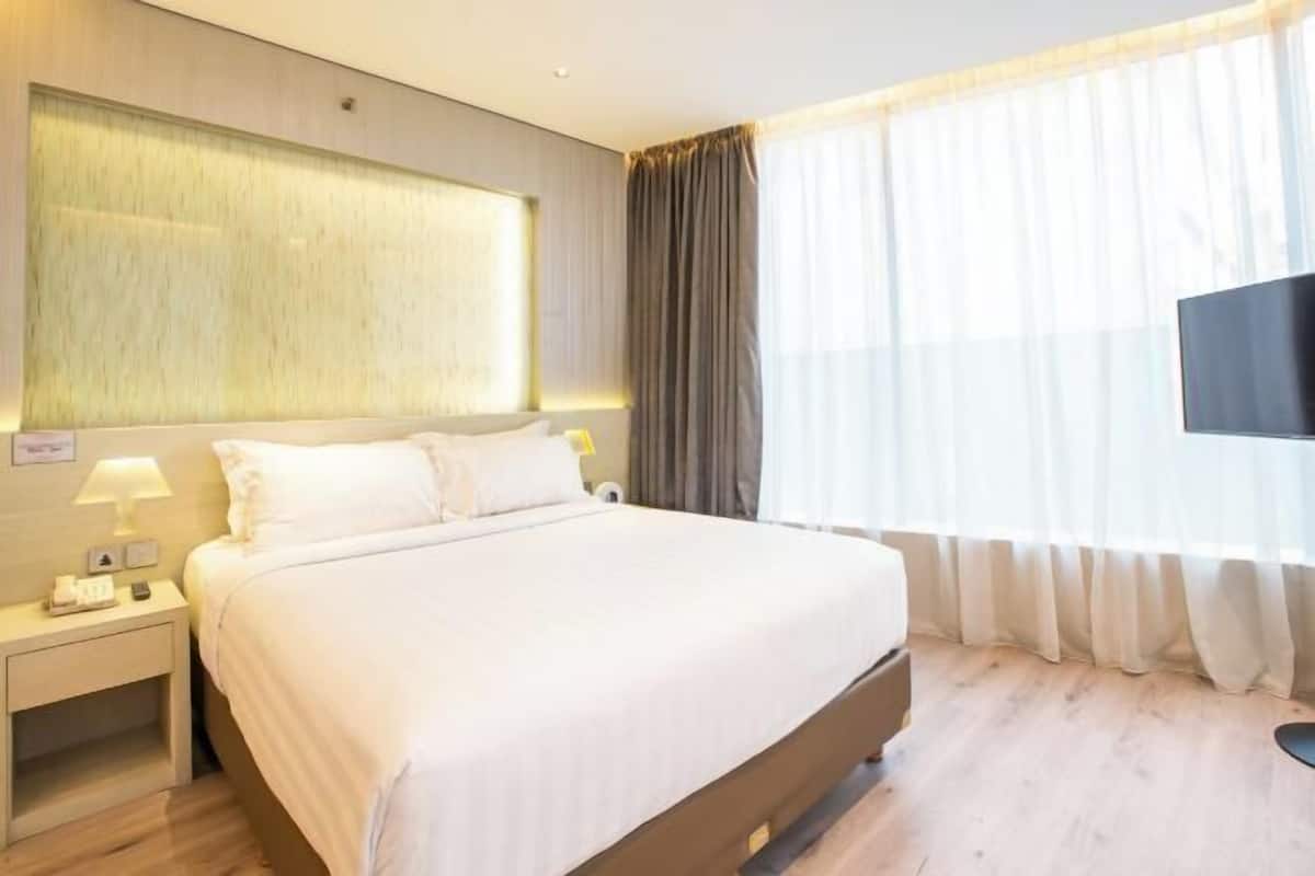 1 bedroom, premium bedding, in-room safe, desk