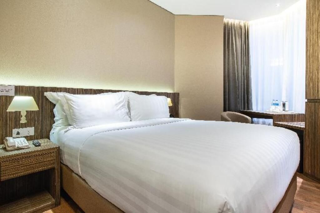 1 bedroom, premium bedding, in-room safe, desk
