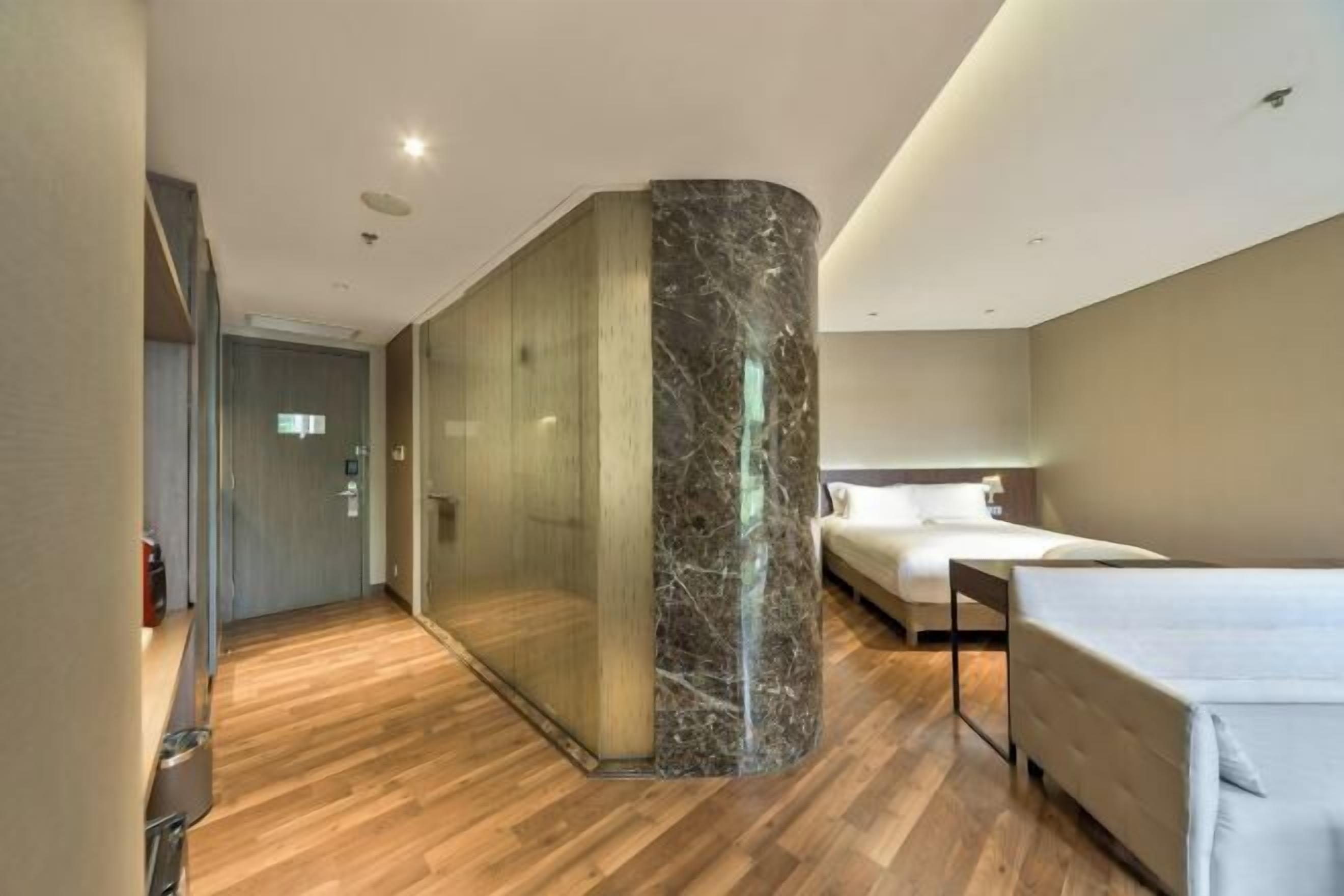 1 phòng ngủ, bộ đồ giường cao cấp, két bảo mật tại phòng, bàn 
