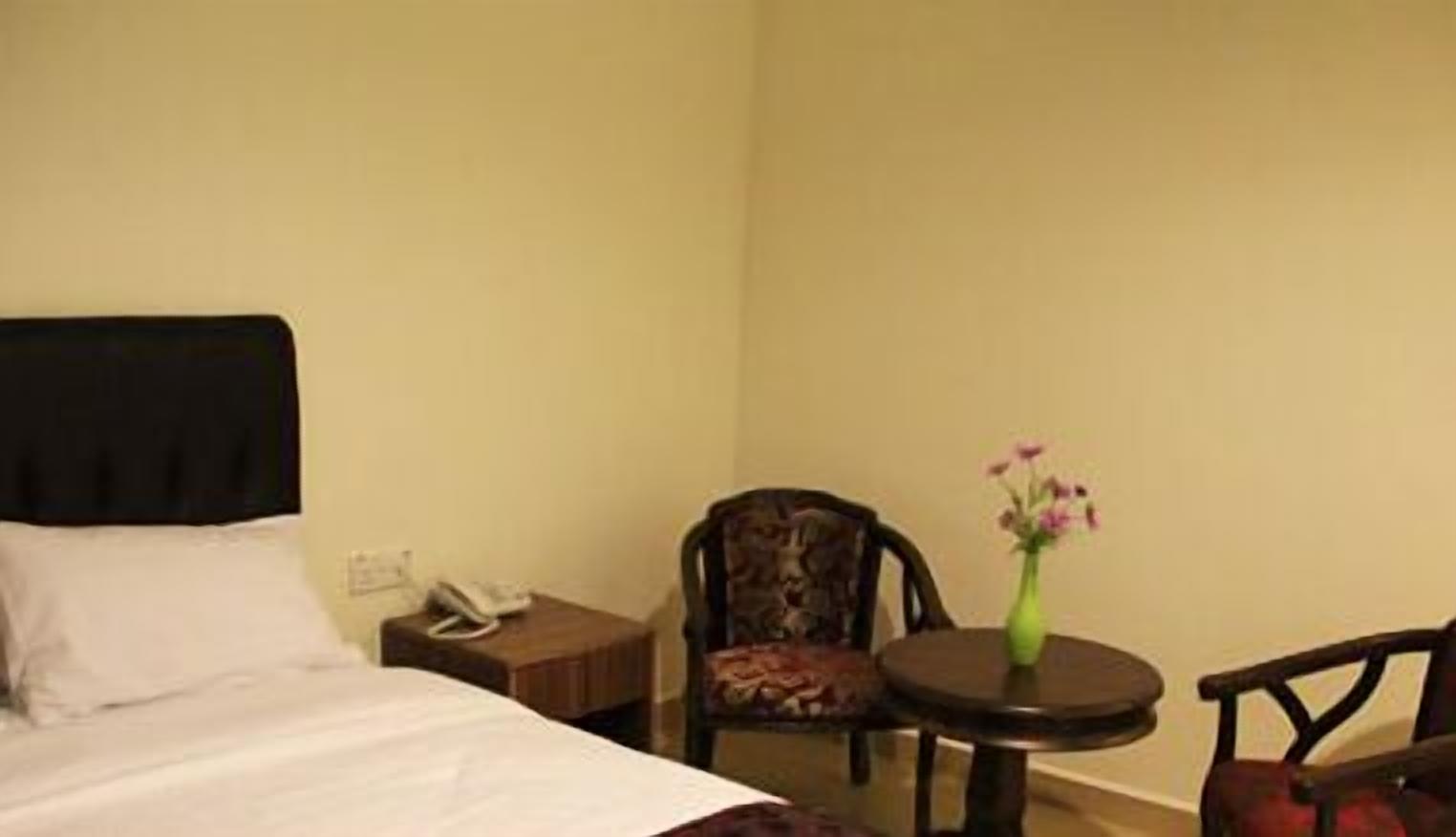 desk, iron/ironing board, free wifi