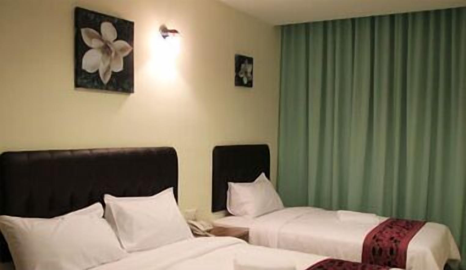 desk, iron/ironing board, free wifi