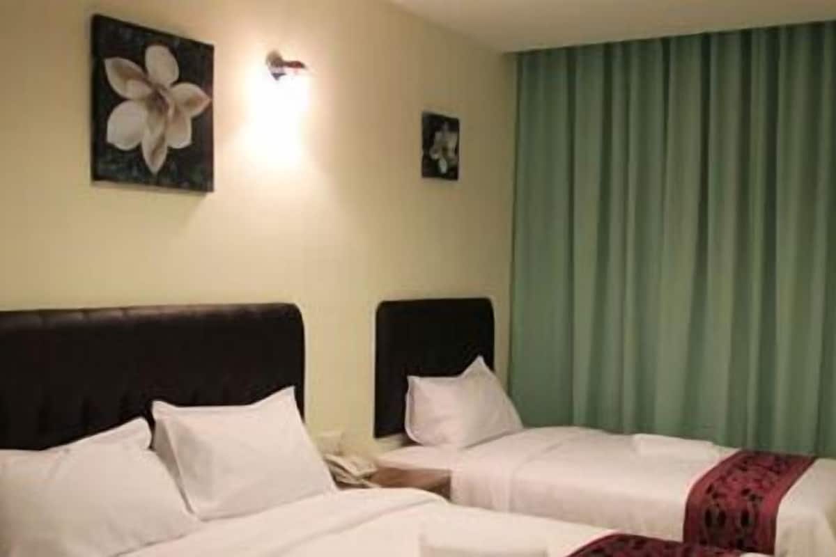 desk, iron/ironing board, free wifi