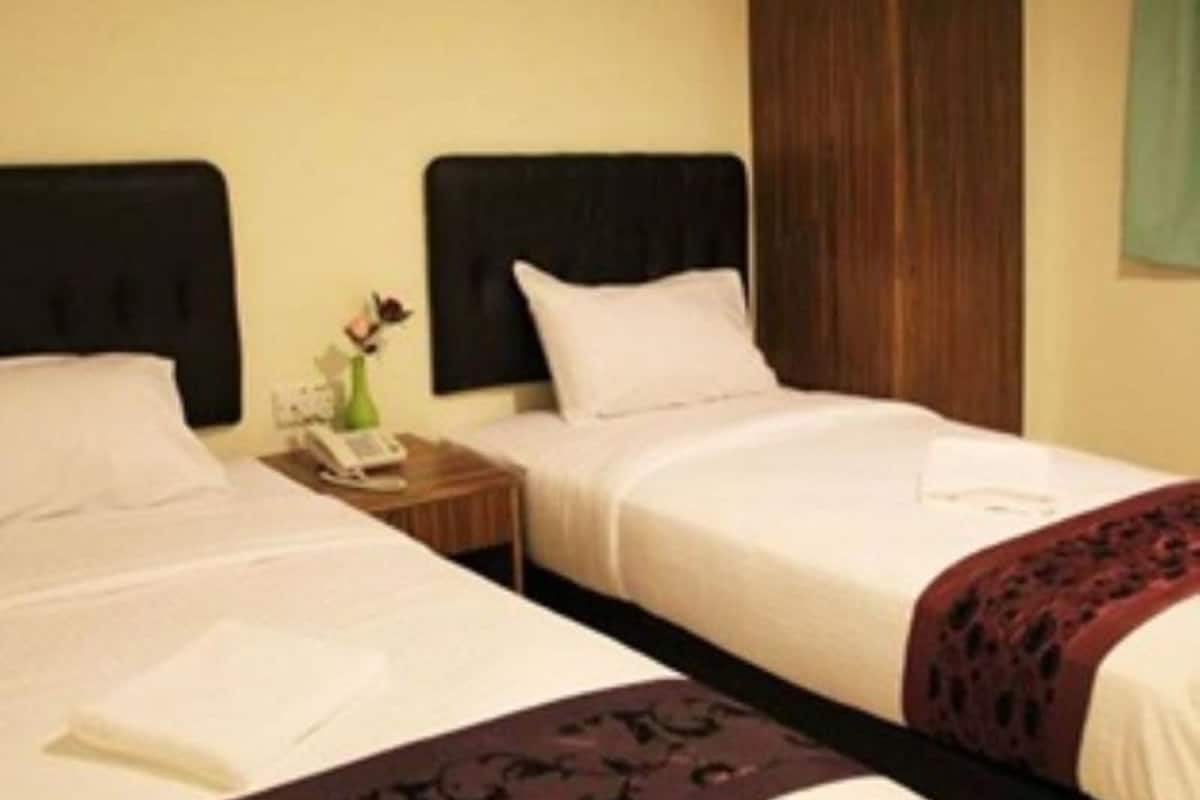 standard twin room | desk, iron/ironing board, free wifi