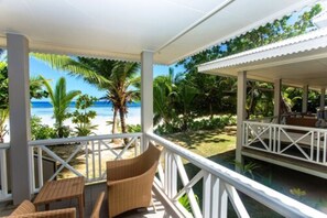 Junior tweepersoonskamer, terras, uitzicht op zee | Uitzicht vanuit accommodatie