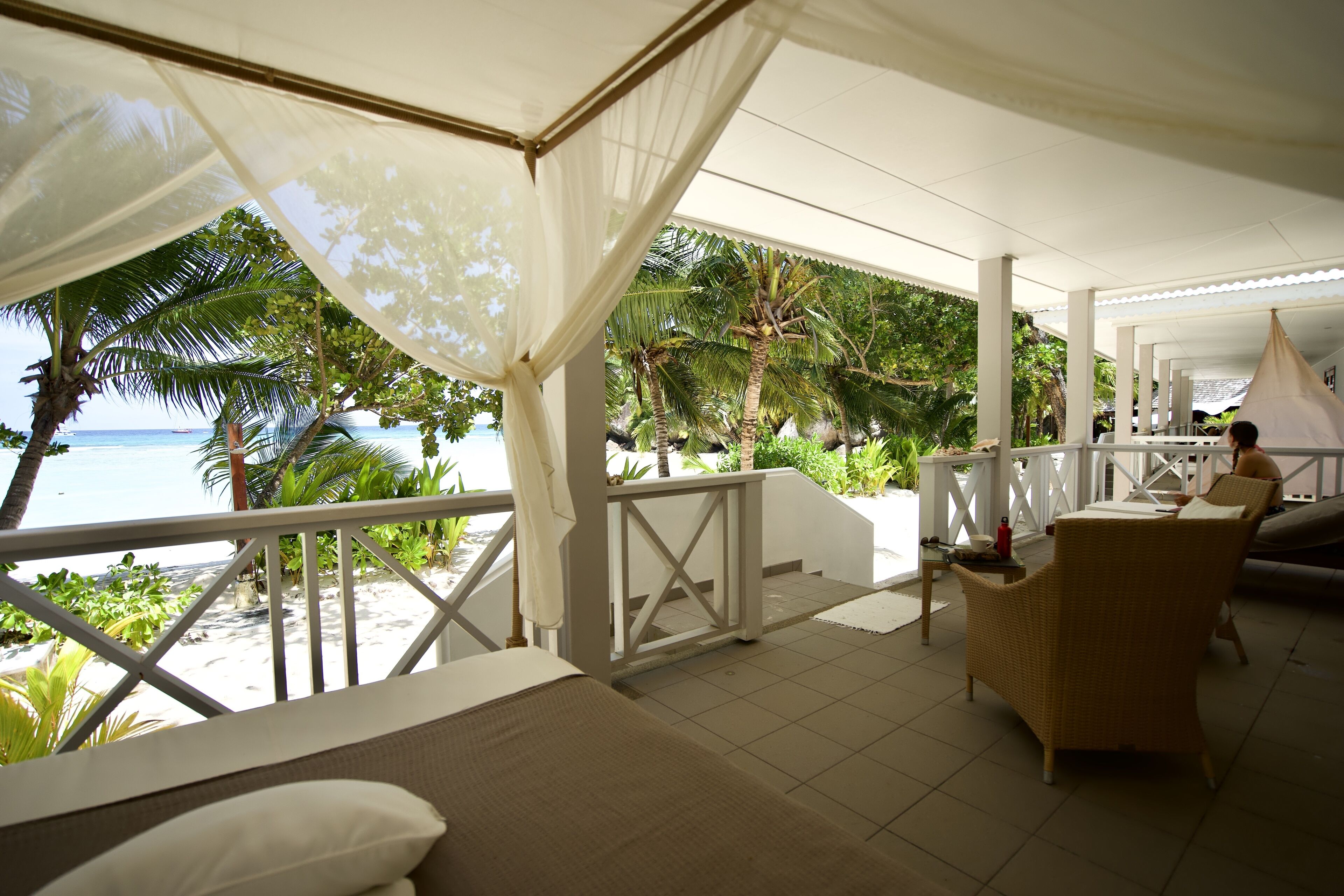 Biancheria da letto di alta qualità, materassi a doppio strato, minibar