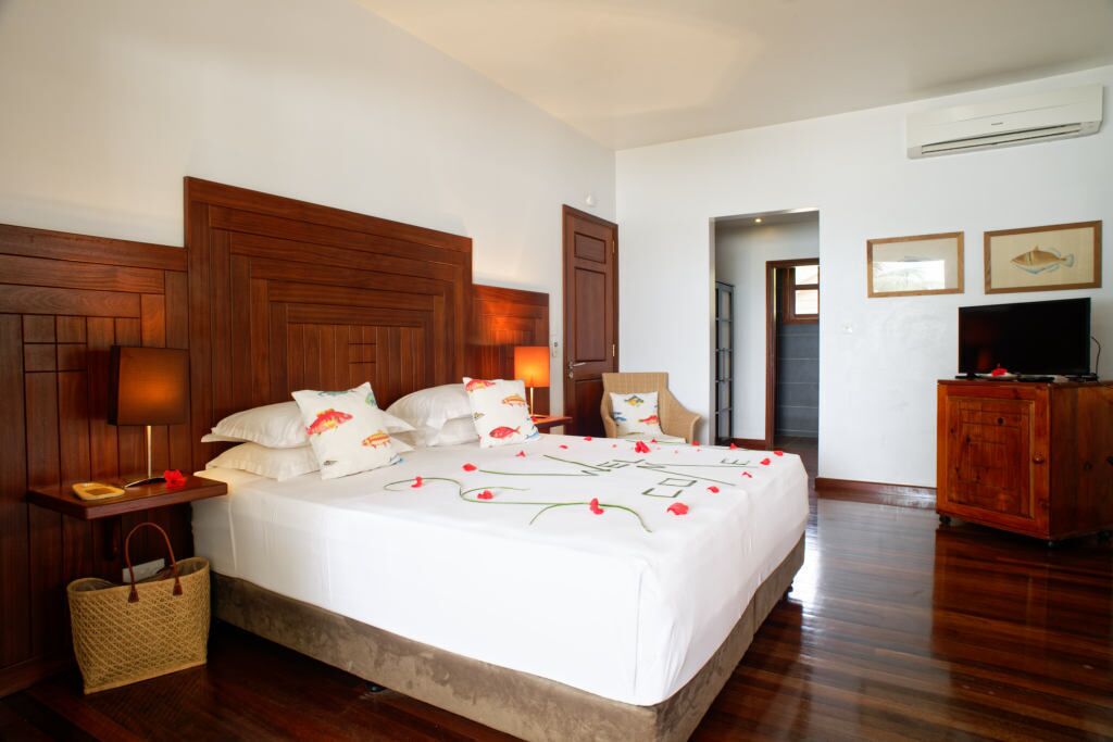 Premium Suite, Sea View, Beachfront | Premium bedding, pillowtop beds, minibar, in-room safe