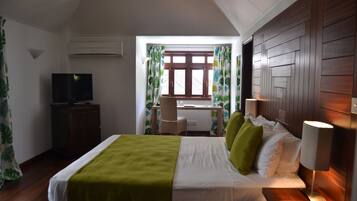 プレミアム スイート シービュー ビーチフロント | 高級寝具、ピロートップベッド、ミニバー、セーフティボックス (室内)