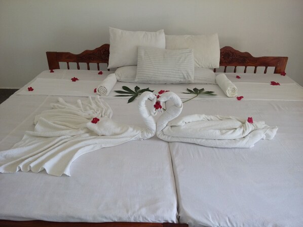 Deluxe Double Room, 1 Bedroom | In-room safe, desk, free WiFi