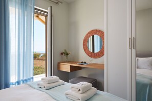 Villa Violin, 3 Bedrooms, Private Pool | เครื่องนอนระดับพรีเมียม, ตู้นิรภัยในห้องพัก, เตารีด/โต๊ะรีดผ้า