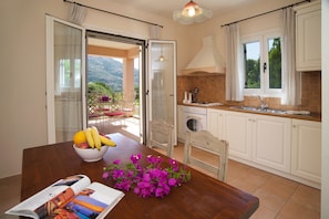 Villa, 2 Schlafzimmer, eigener Pool (6 adults) | Essbereich im Zimmer