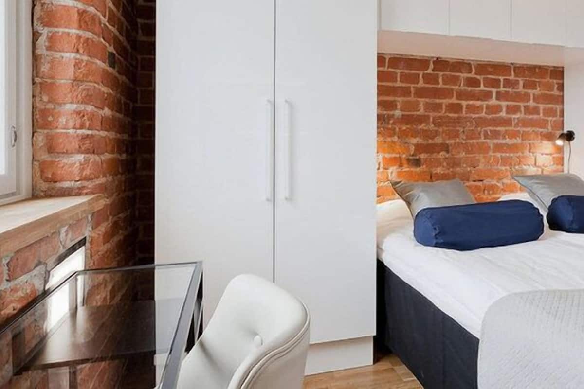 Studio | Een bureau, een strijkplank/strijkijzer, gratis wifi, beddengoed
