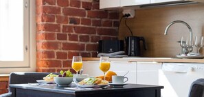 In-room dining - Forenom Serviced Apartments Turku Kakolanmäki (Turku)