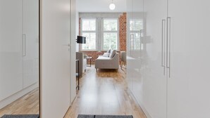 Leilighet, 1 soverom | Skrivebord, strykejern/-brett, wi-fi (inkludert) og sengetøy