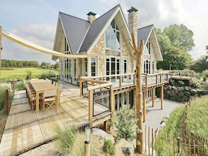 Outdoor dining - Holiday Home with bubble bath in Noordwijk (Noordwijk)