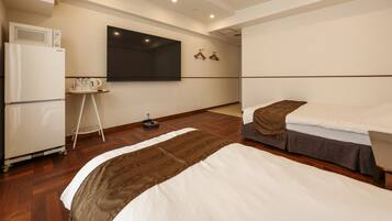 Kahden hengen huone (kaksi sänkyä), useita sänkyjä, tupakointi kielletty (Theater) | Pimennysverhot, äänieristys, silitysrauta/-lauta, ilmainen Wi-Fi