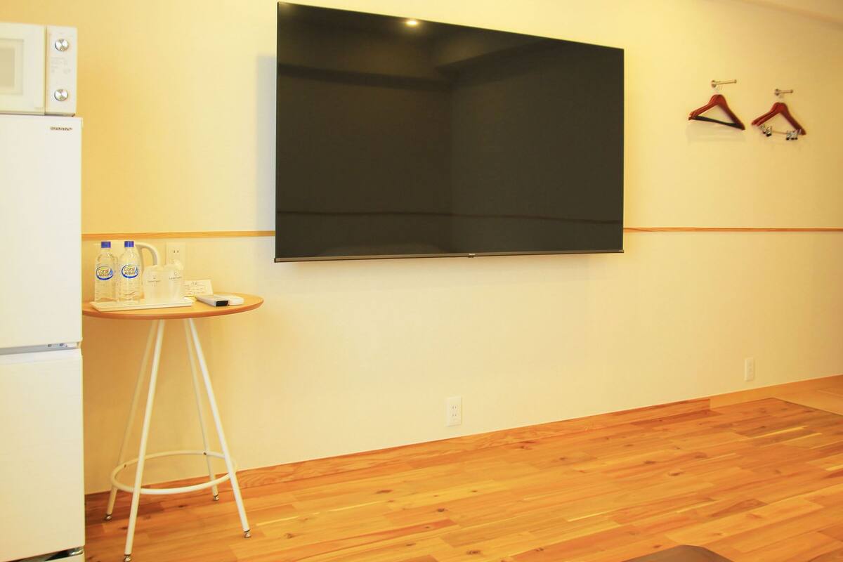 theater queen room non smoking | 1 bedroom, blackout curtains, soundproofing, iron/ironing board