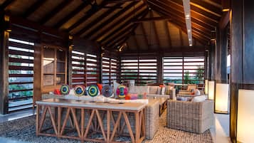 Villa, 5 chambres, piscine privée | Restauration dans la chambre