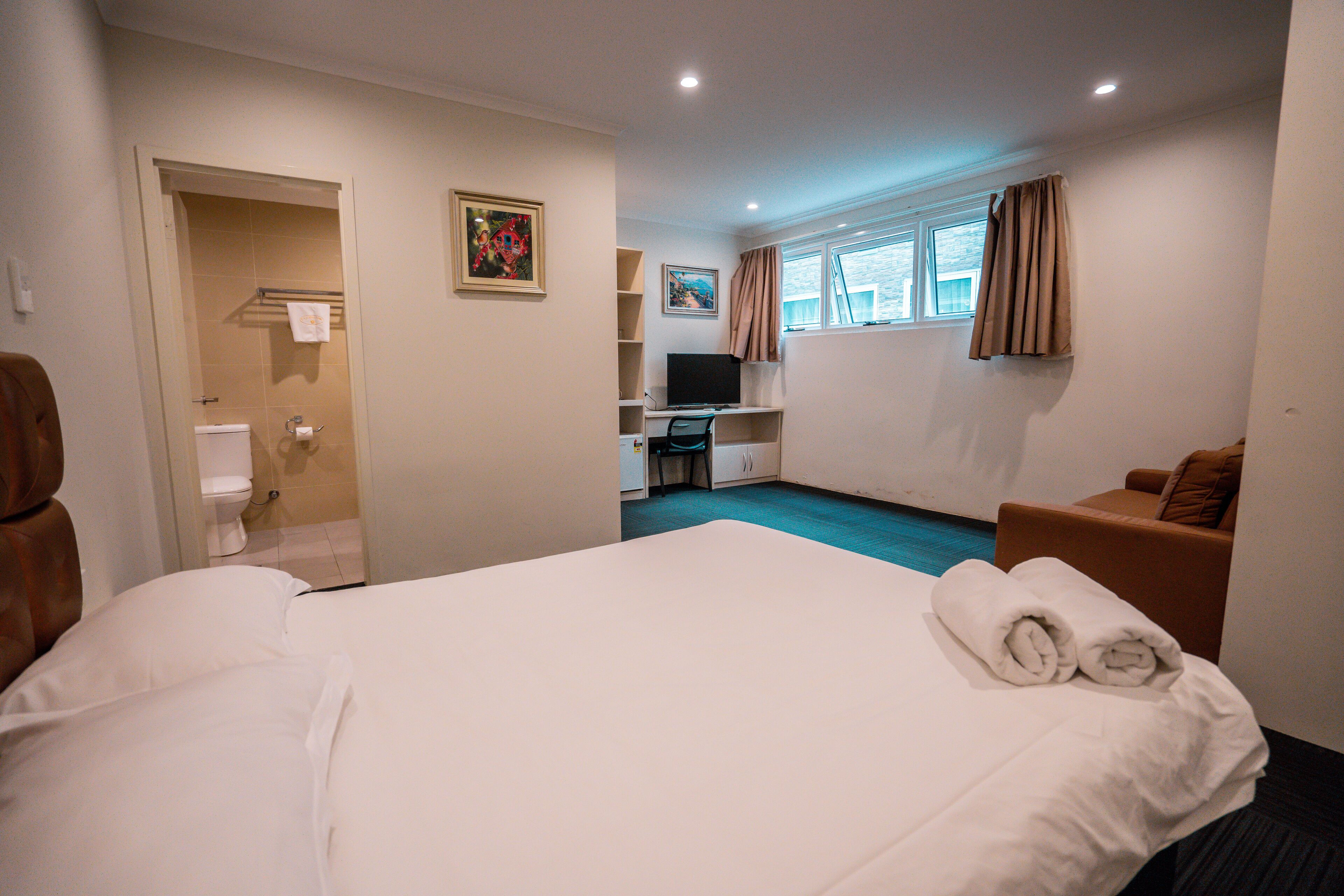 deluxe queen room  | premium bedding, in-room safe, desk, iron/ironing board