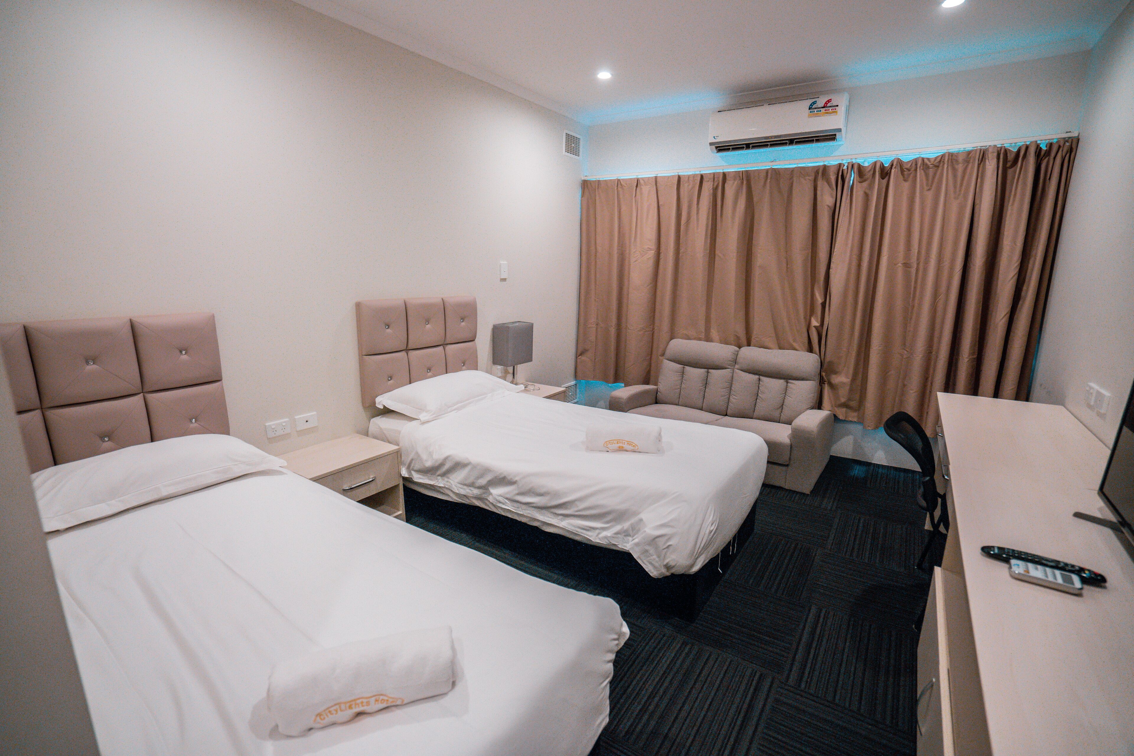 twin room | premium bedding, in-room safe, desk, iron/ironing board