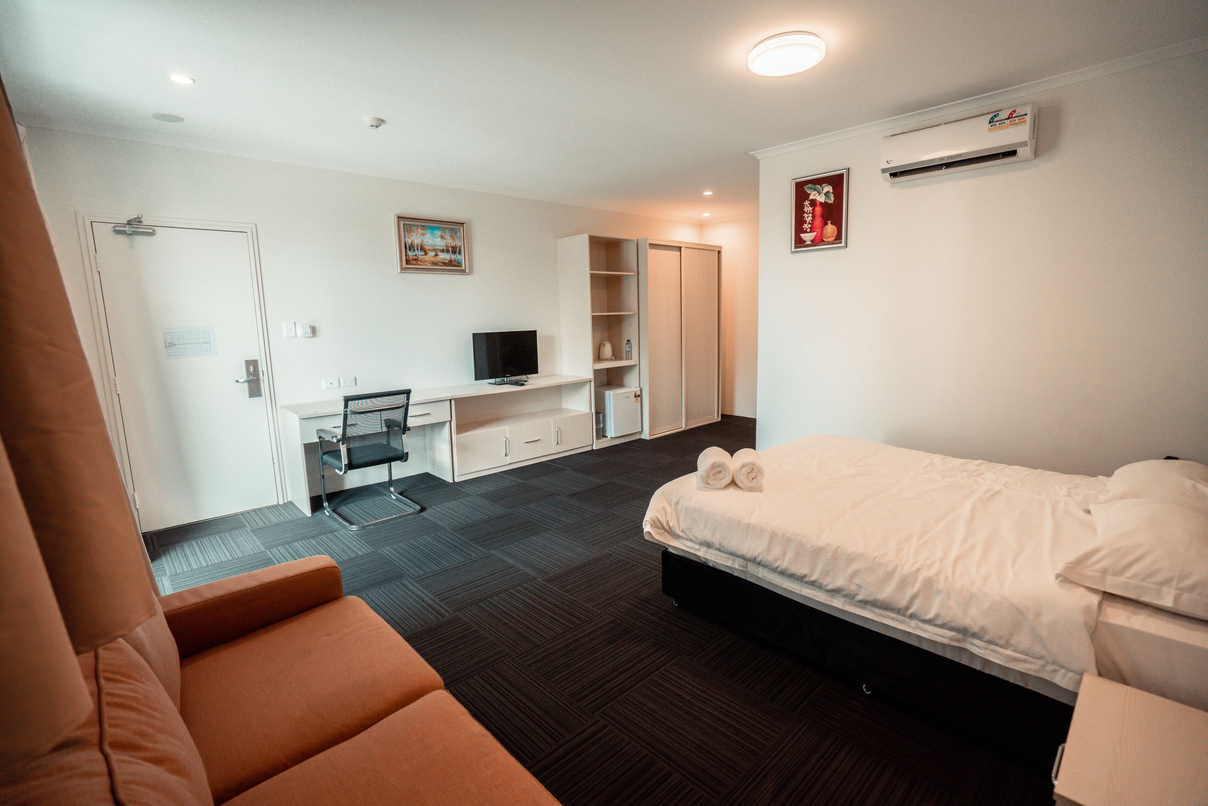 deluxe queen accessible  | premium bedding, in-room safe, desk, iron/ironing board