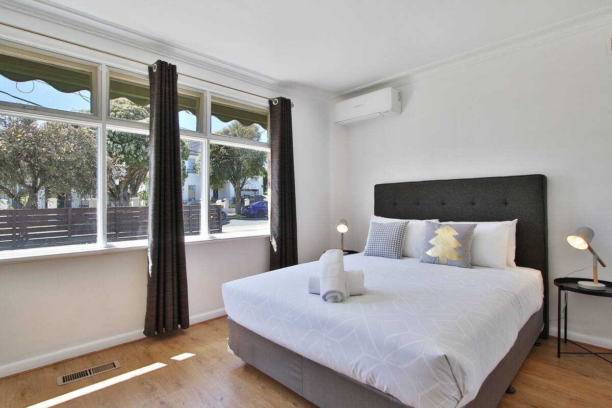 Casa familiar | 2 habitaciones, escritorio, tabla de planchar con plancha y wifi gratis