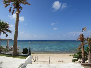 In Strandnähe, weißer Sandstrand