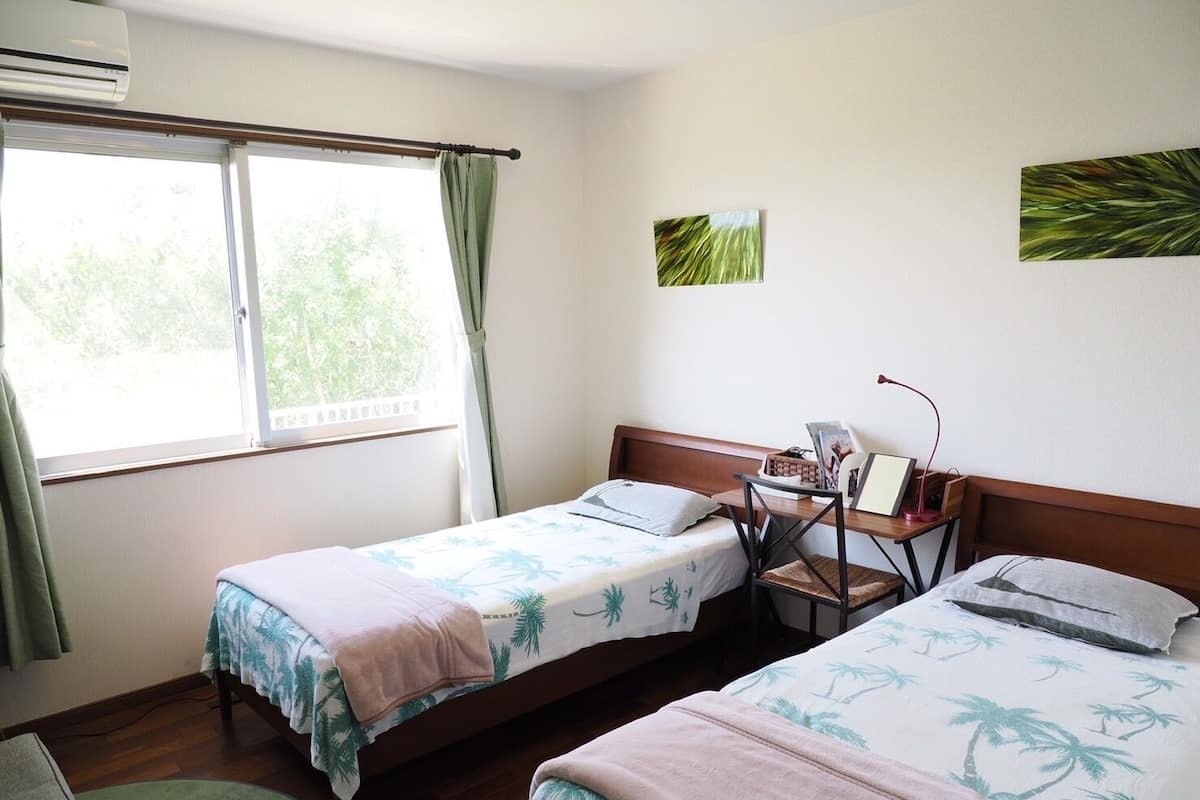 经济双人房或双床房 | 熨斗/熨板、免费 WiFi、特色家居、床单