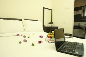 Superior kamer, 1 queensize bed, geen ramen | Een bureau, een strijkplank/strijkijzer, gratis wifi