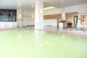 Shower, free toiletries, electronic bidet, towels