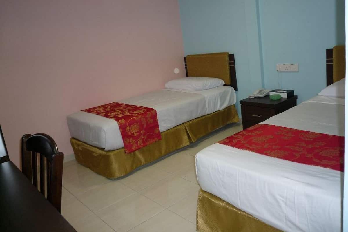 Deluxe Room (Queen Bed + Single Bed)