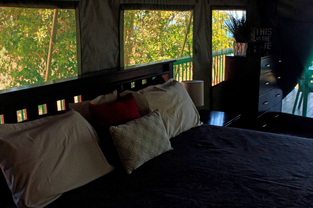 Deluxe-Zelt, 1 King-Bett, mit Bad (Deluxe Safari Tent) | Zimmerausstattung