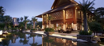 Shixishu Jianguo Yalong Bay Resort Hotel