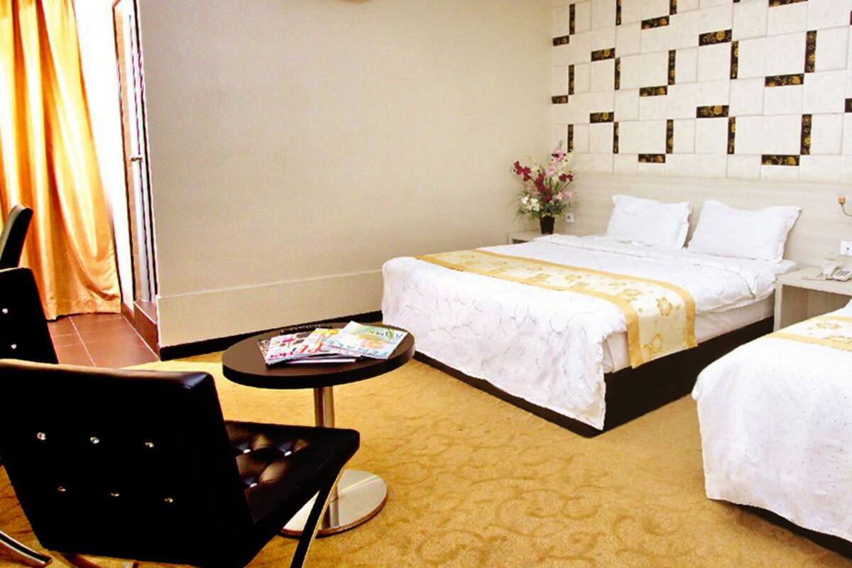 Superior Three Room  | Iron/ironing board, free WiFi, bed sheets