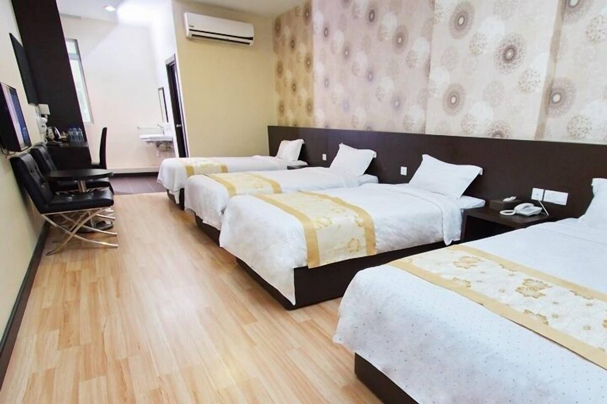 Superior Four Room  | Iron/ironing board, free WiFi, bed sheets