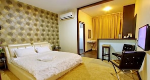 Deluxe Suite | Iron/ironing board, free WiFi, bed sheets