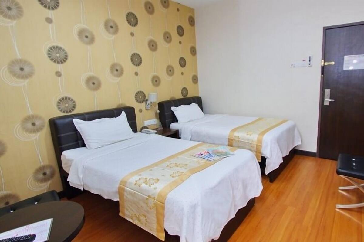 Superior Twin Room | Iron/ironing board, free WiFi, bed sheets