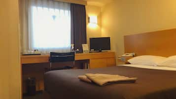 Blackout drapes, iron/ironing board, free WiFi, bed sheets