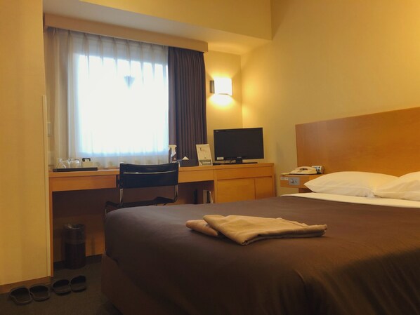 ستائر تعتيم ومكواة/لوح كي وواي فاي مجانًا وملاءات أسرّة