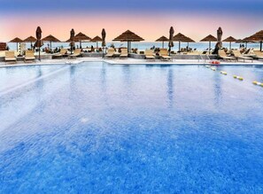 สระว่ายน้ำ